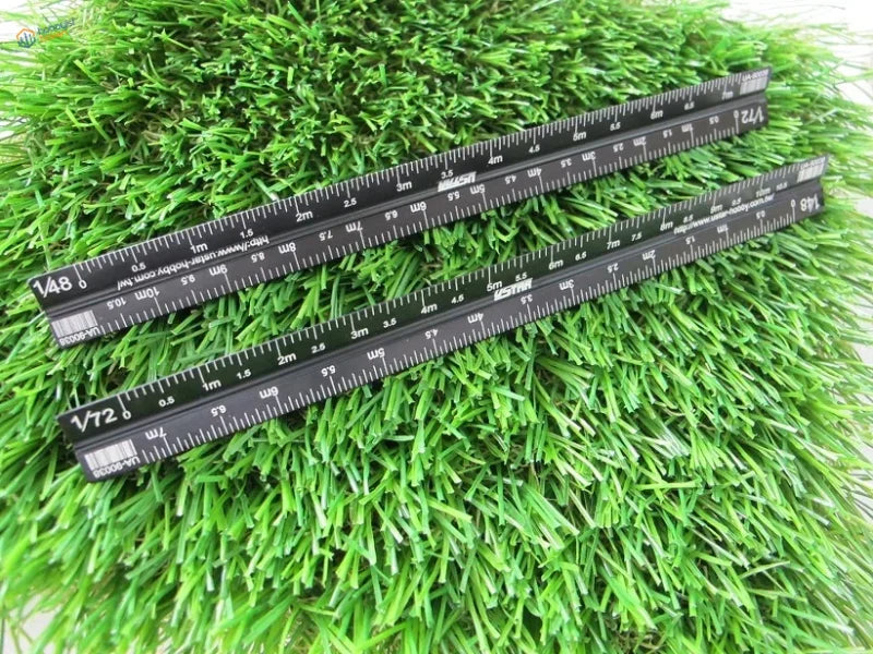 1/12~1/72 triangular multi-scale ruler: black metal folding with white markings on green grass