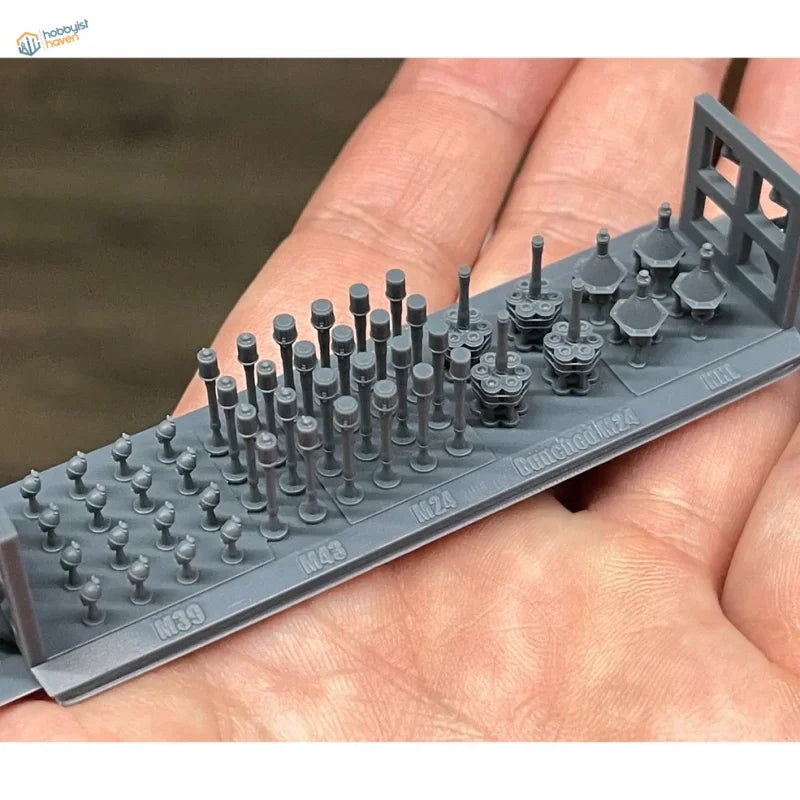 1/35 3D printed WWII German grenade models with gray artillery and fence