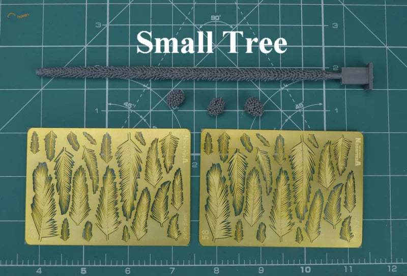 Gray resin palm tree trunk with photoetch leaves and pinecone details