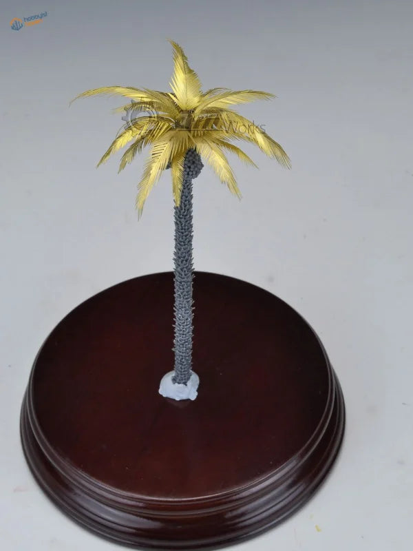 1/35 resin palm trees with photoetch leaves, golden textured trunk on wood base