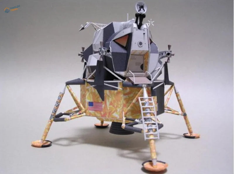 1/48 Eagle Lunar Module DIY 3D paper model with gray command and gold descent stage