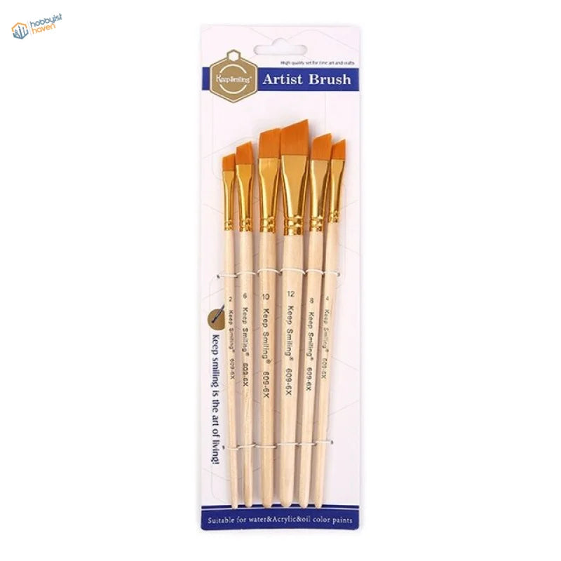 Set of 7 synthetic brushes set with golden ferrules in white sleeve