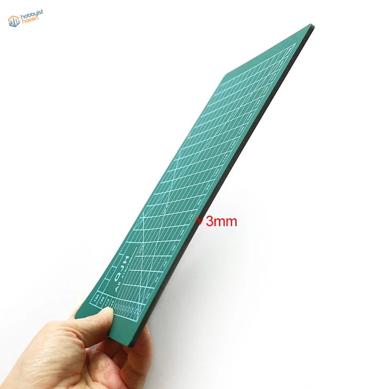 Green self-healing cutting mat with grid pattern for A1 A2 A3 A4 sizes
