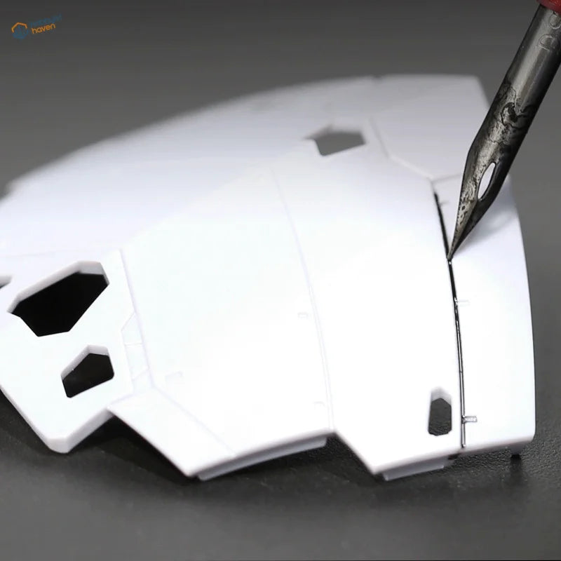 DSPIAE panel liner pen on white Gundam part with panel lines