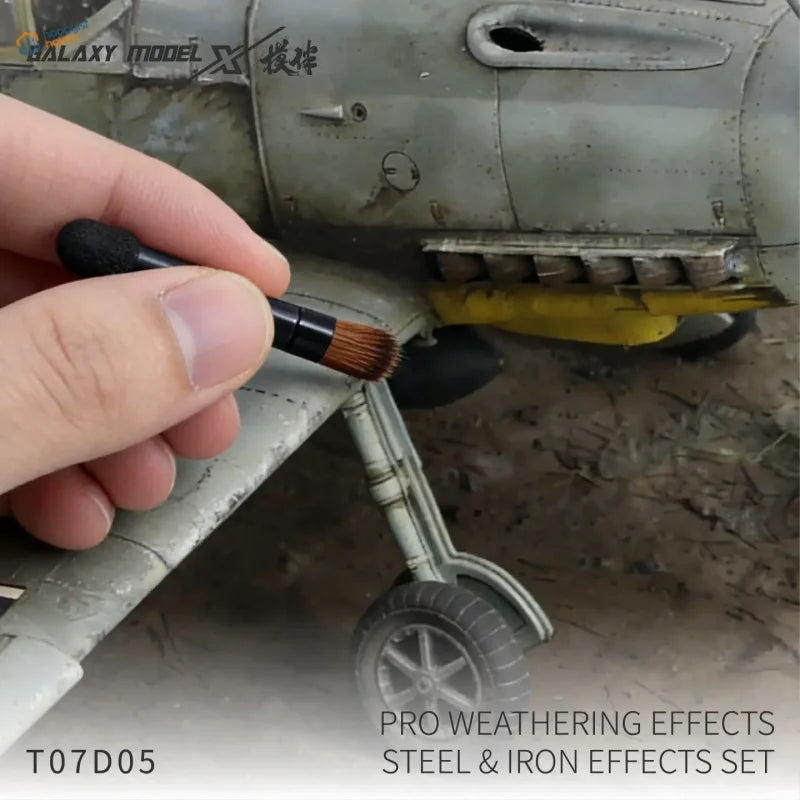 Galaxy Model fine-tipped brush for model weathering pigments