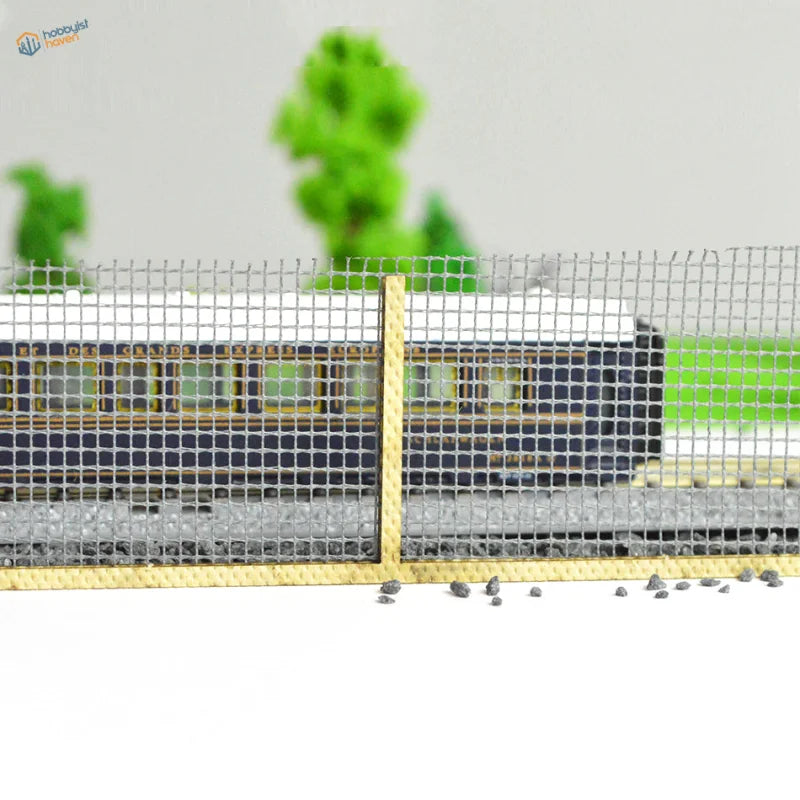HO 1:87 scale railroad train fence: gold mesh with textured surface and posts
