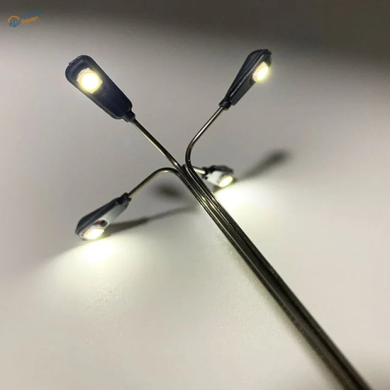 Ho scale LED street lamps 3V with 3 glowing lights on metallic arms