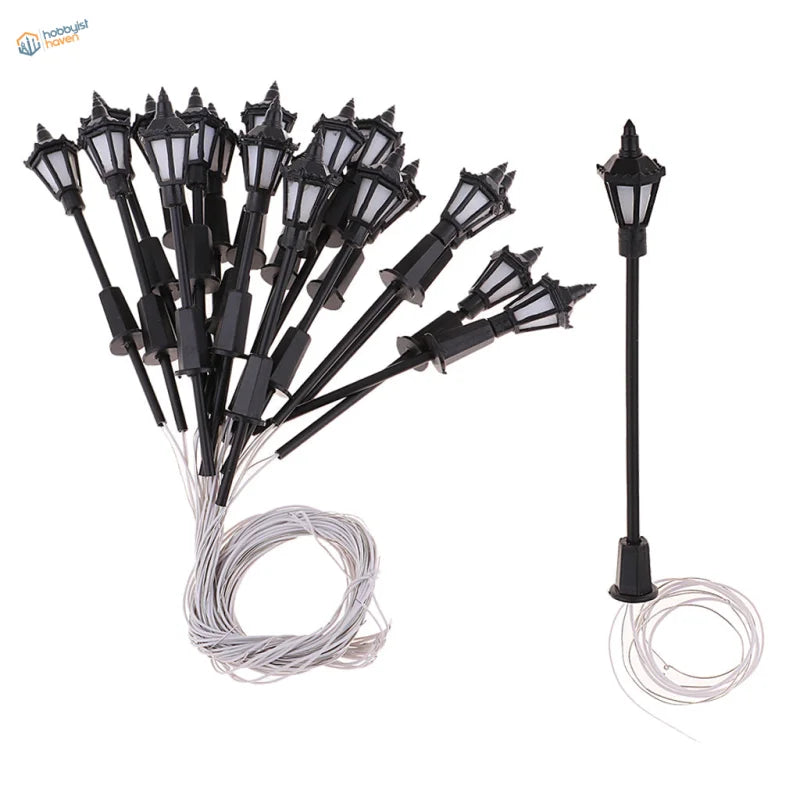 HO scale LED streetlight set: 10 black plastic minis with clear panels