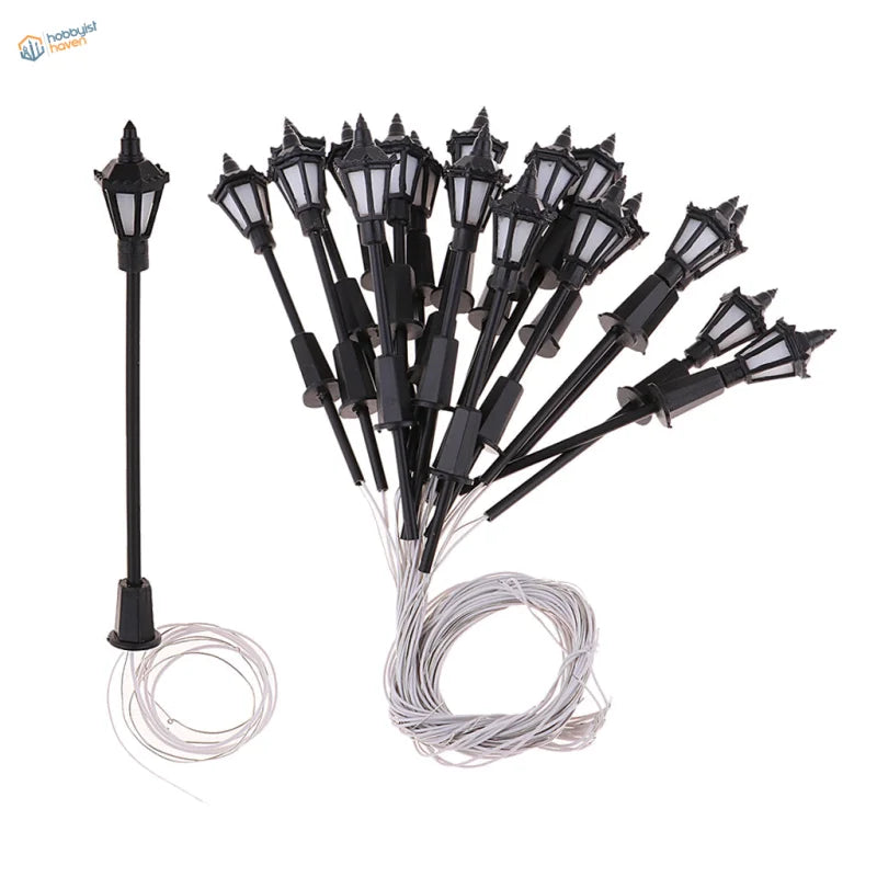 HO scale LED streetlight set: 10 black plastic minis with clear panels