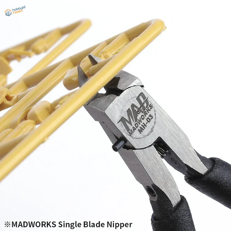 Madworks single blade nipper gripping yellow plastic with textured grips