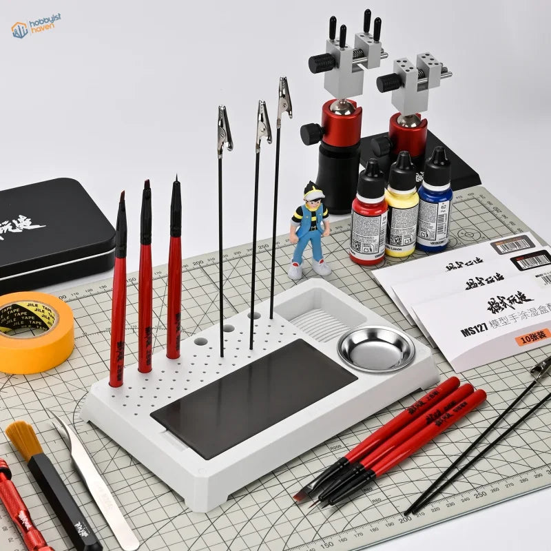 White plastic wet palette workbench with black mat and metal bowl featuring dispersing paper by Mo Shi Tools