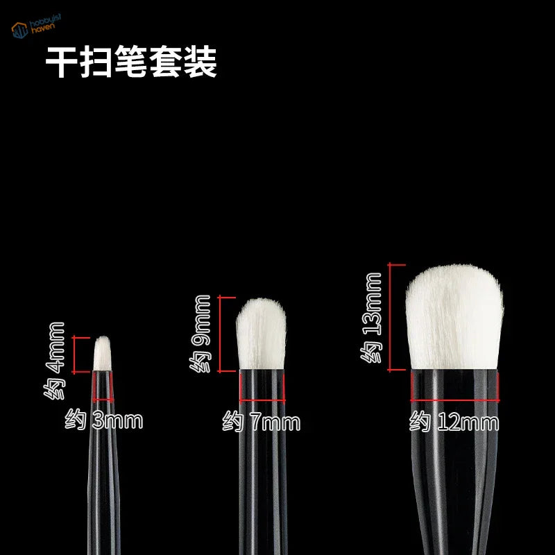 Set of three modeling dry brushes with black handles and white bristles