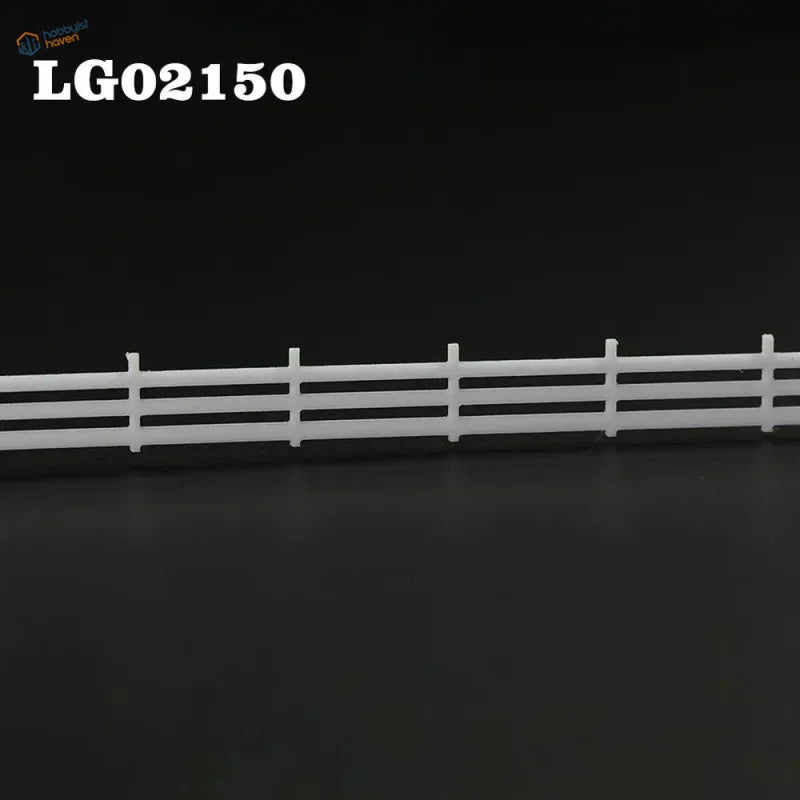 N scale white plastic three-rail fence model with lattice-top picket design for station platform wall 1 metre 3 pieces