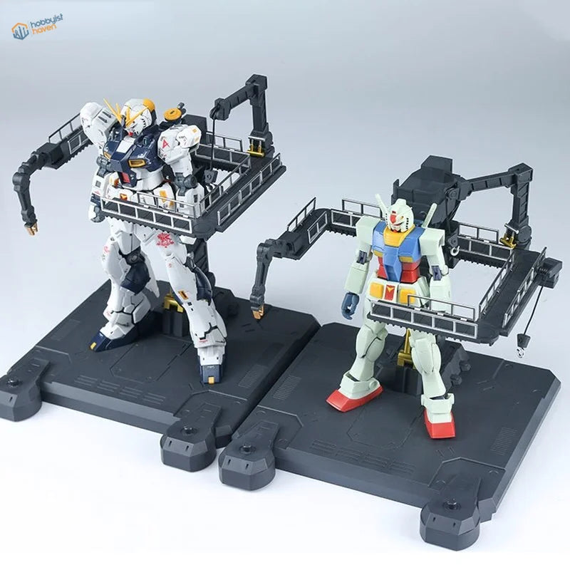 RG/HG 1/144 universal platform hangar with white-blue Gundam and green model