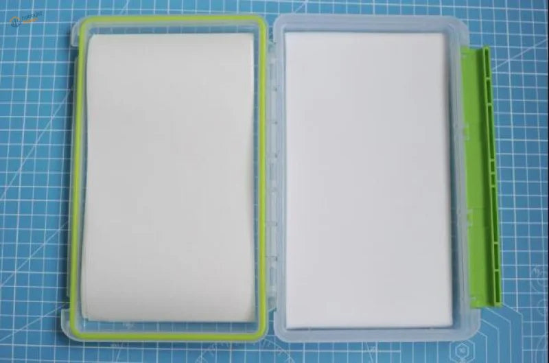 Wet palette with green transparent case and white foam pads for scale modeling