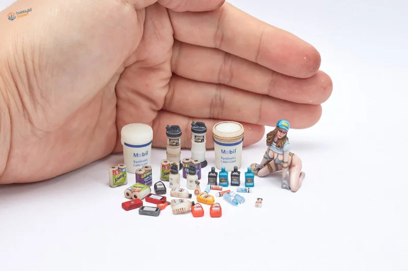 1/35 1/32 3D printed civilian supplies: woman figurine with oil cans