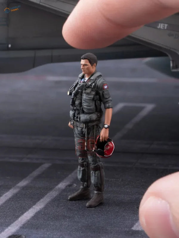 1/48 F-35 pilot figure in gray with red helmet for scale modeling