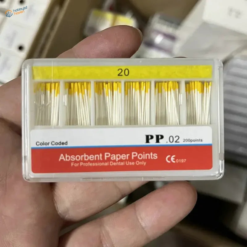 Clear 200pcs 0.02 taper absorbent paper points in plastic container