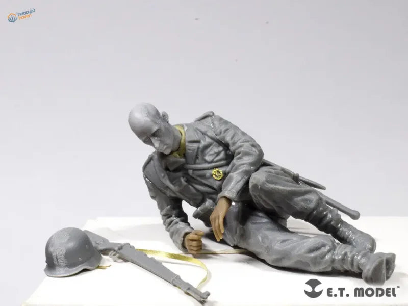 Gray soldier model with 3D-printed hands for 1/35 scale modeling