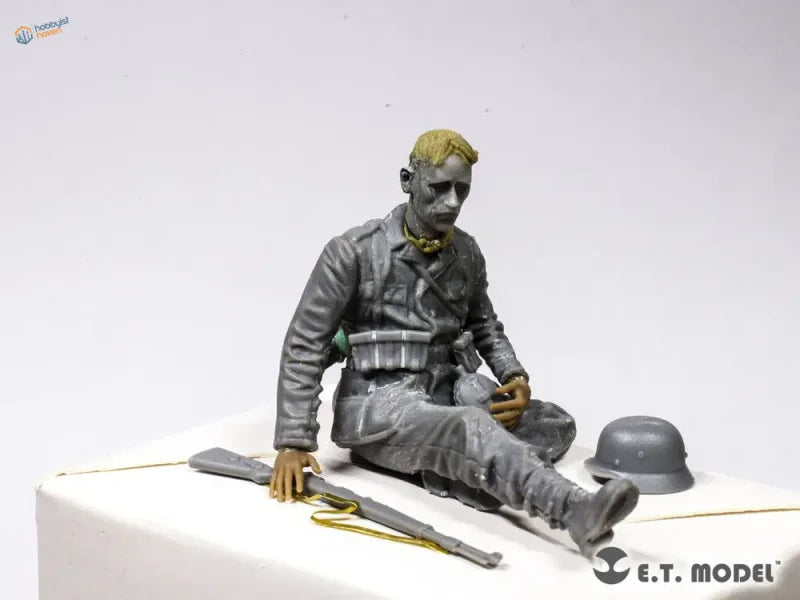 Gray seated soldier with 3D-printed hands for 1/35 scale modeling