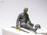 Gray seated soldier with 3D-printed hands for 1/35 scale modeling