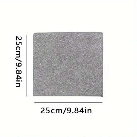 A square, gray felt-like cleaning cloth measuring 25cm on each side.