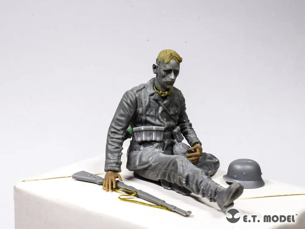 Gray seated soldier with 3D-printed hands for 1/35 scale modeling