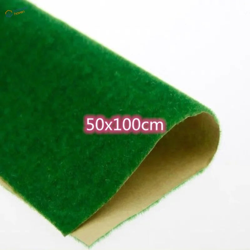 Green felt backing of 50x100cm Landscape Grass Mat