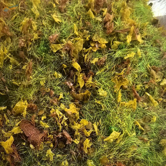 Mixed static grass and leaf flock for dioramas