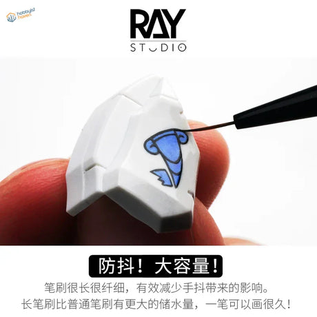 Ray Studio ultra-fine modeling brushes detailing white Gundam part with blue insignia